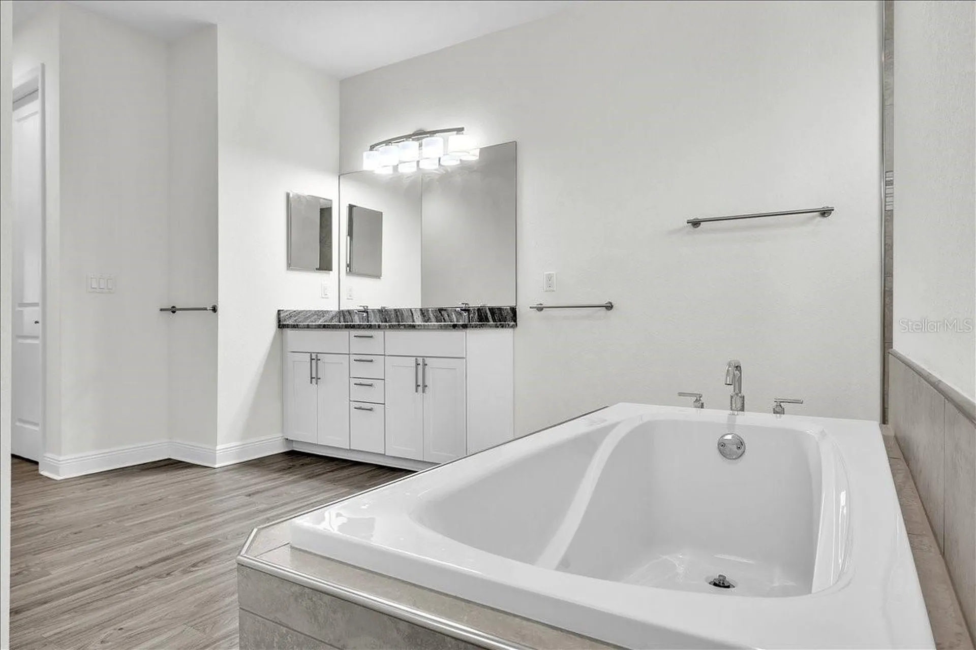 2918 SE 10th Place Cape Coral FL 33904