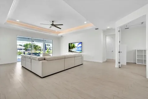 2918 SE 10th Place Cape Coral FL 33904