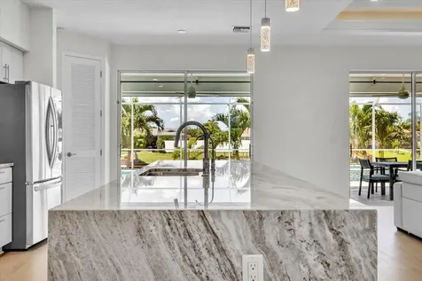 2918 SE 10th Place Cape Coral FL 33904