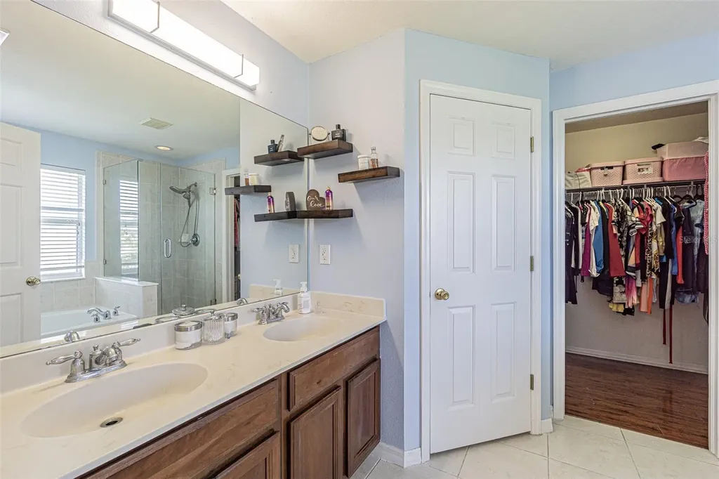 1031 Paseo Del Rio NE St Petersburg FL 33702