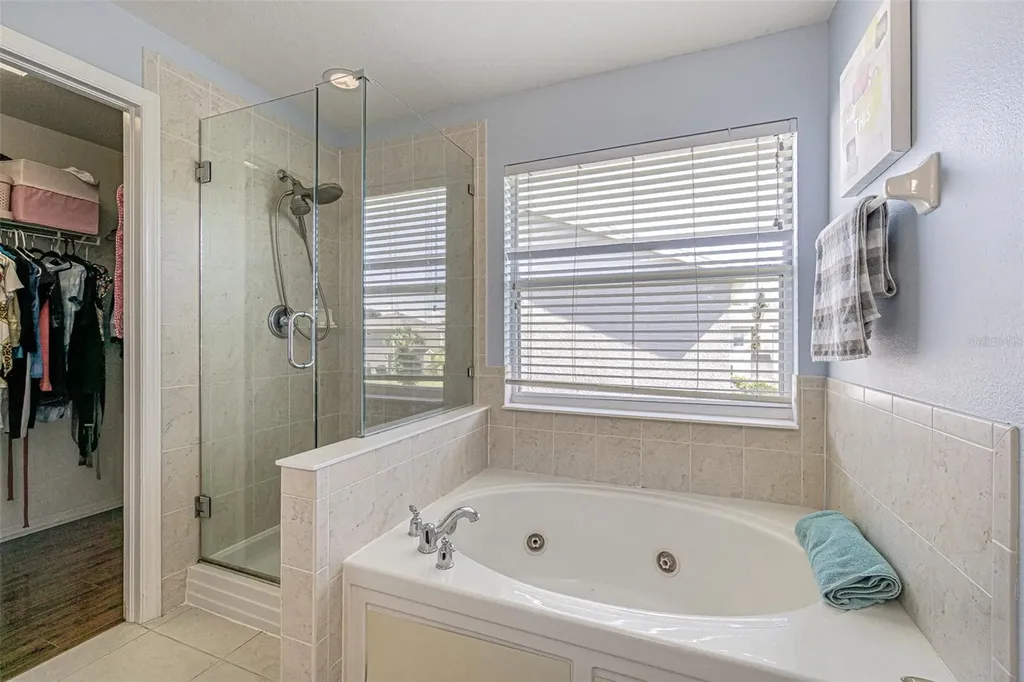 1031 Paseo Del Rio NE St Petersburg FL 33702
