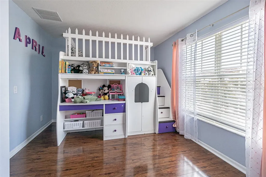 1031 Paseo Del Rio NE St Petersburg FL 33702