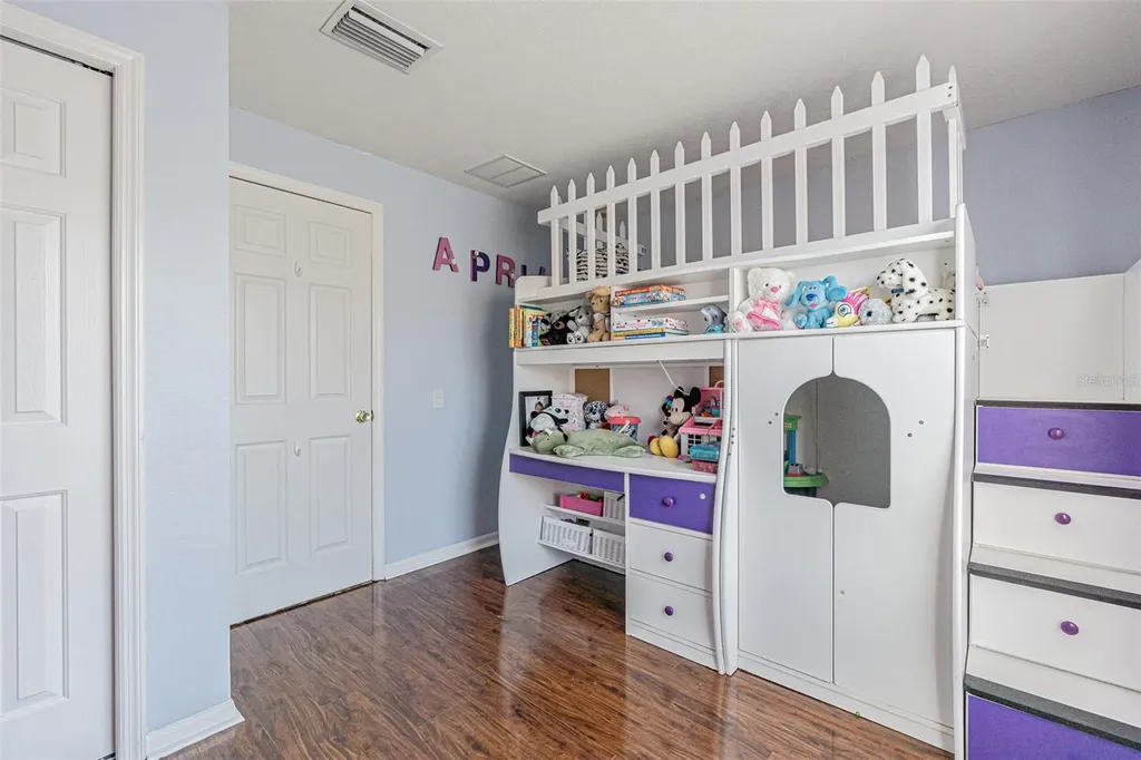 1031 Paseo Del Rio NE St Petersburg FL 33702