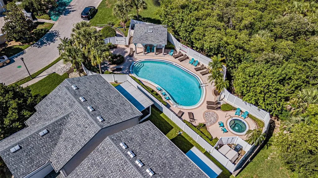 1031 Paseo Del Rio NE St Petersburg FL 33702