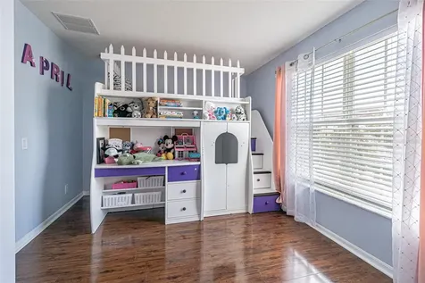 1031 Paseo Del Rio NE St Petersburg FL 33702