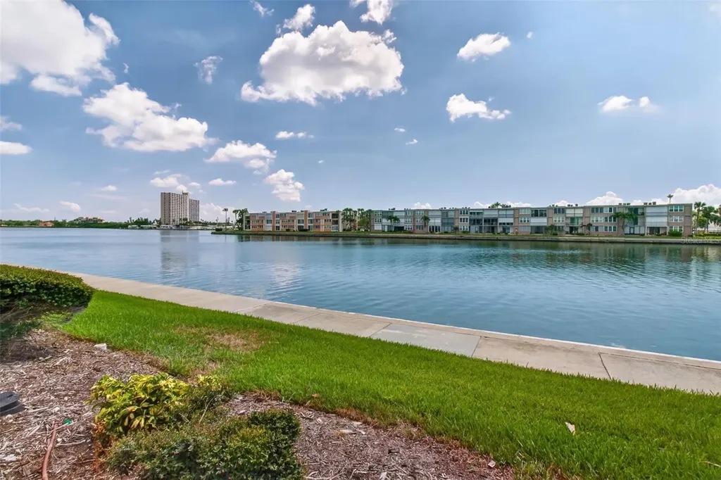 7625 Sun Island Drive S South Pasadena FL 33707