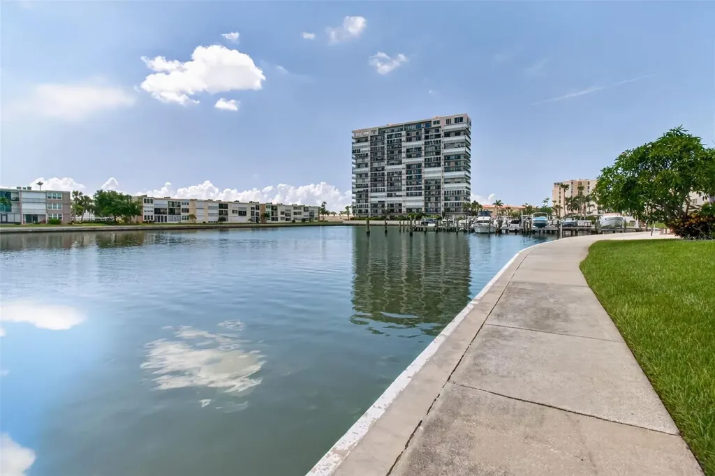 7625 Sun Island Drive S South Pasadena FL 33707