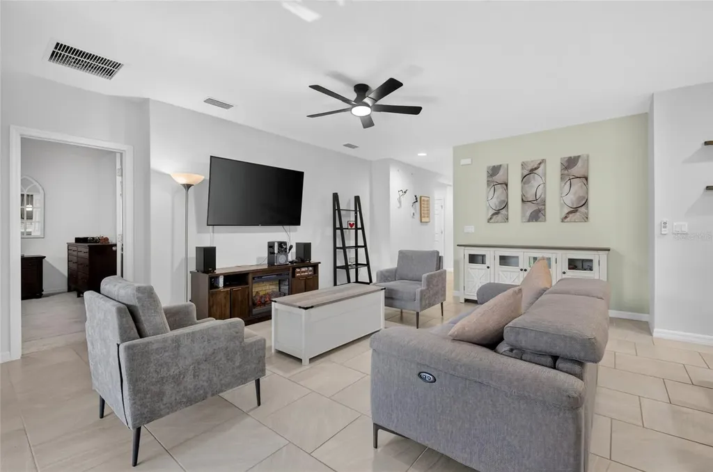 1181 Stratton Avenue Groveland FL 34736