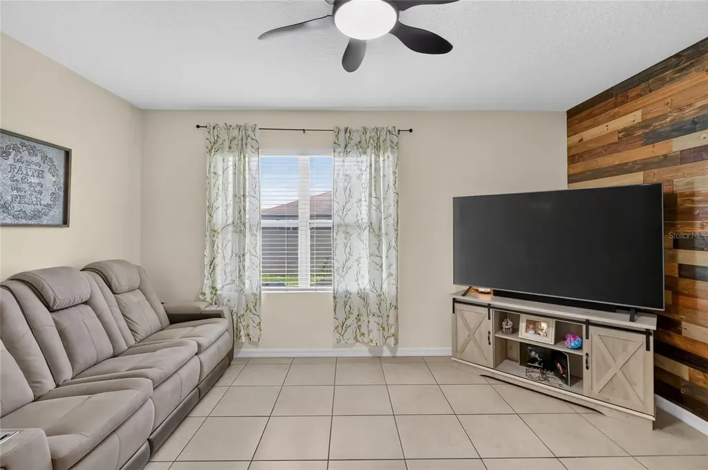 248 Ludisia Loop Davenport FL 33837