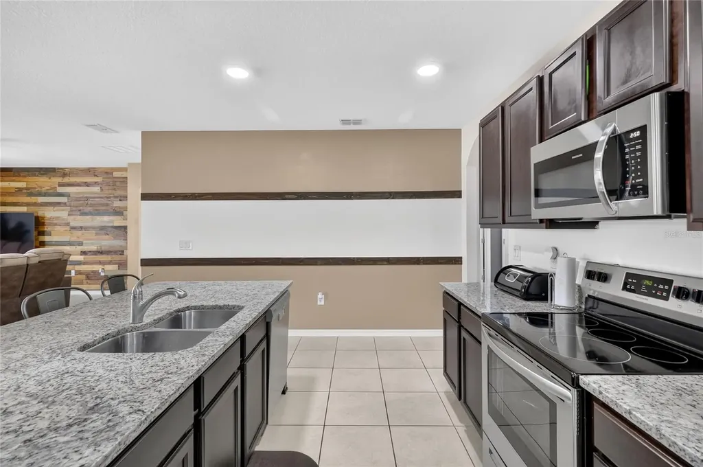 248 Ludisia Loop Davenport FL 33837