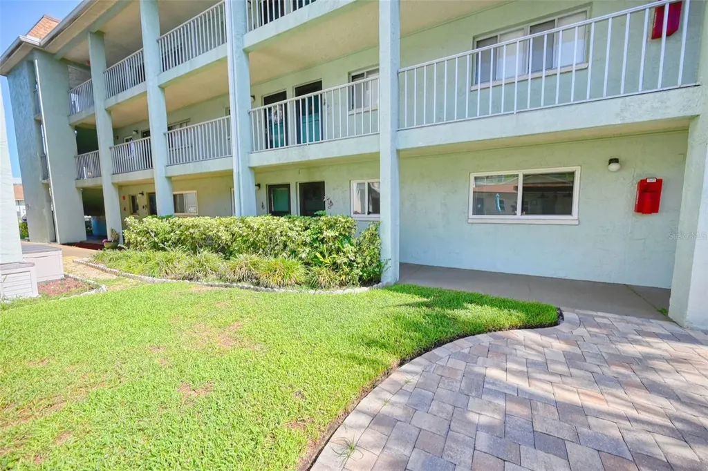 801 83rd Avenue N St Petersburg FL 33702