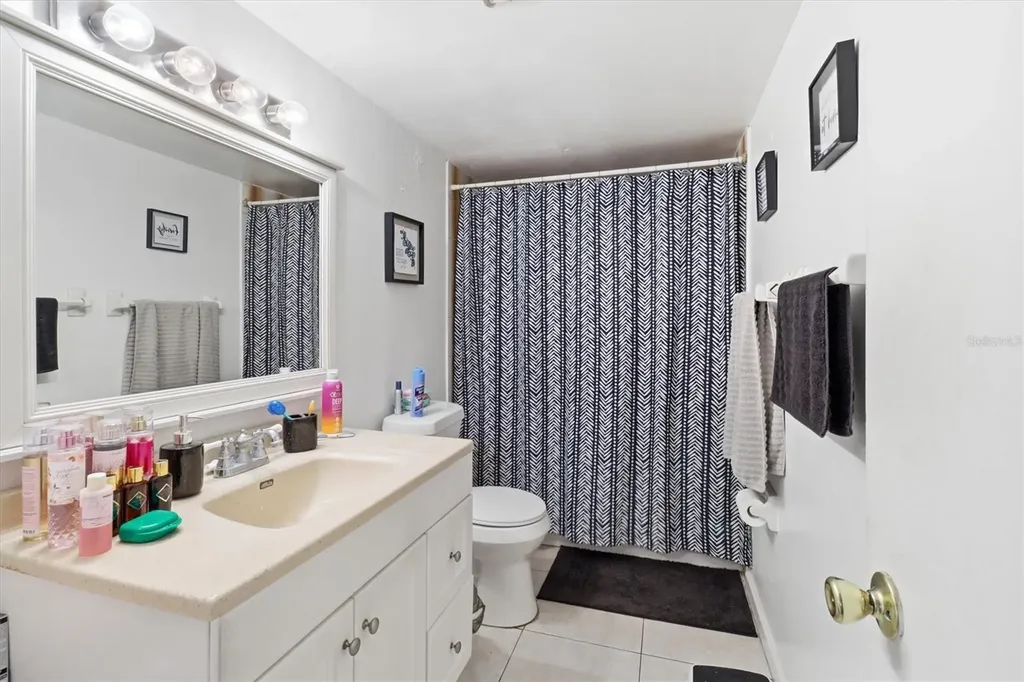 931 W Oak Ridge Road Orlando FL 32809