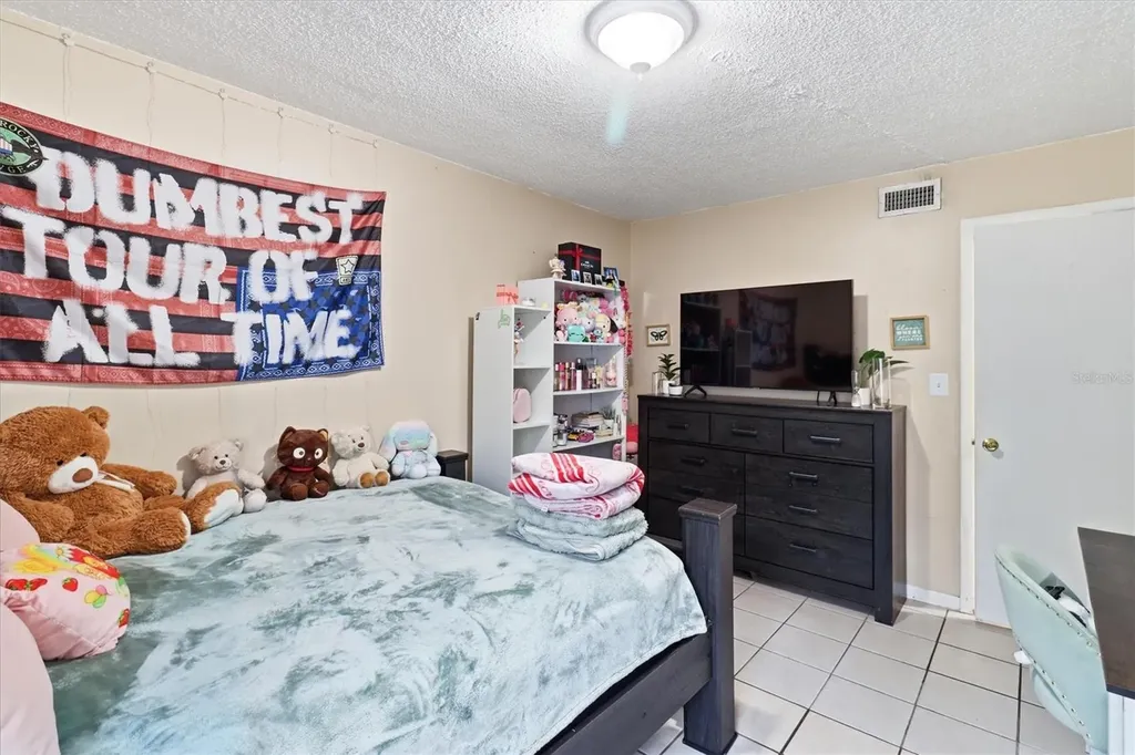 931 W Oak Ridge Road Orlando FL 32809