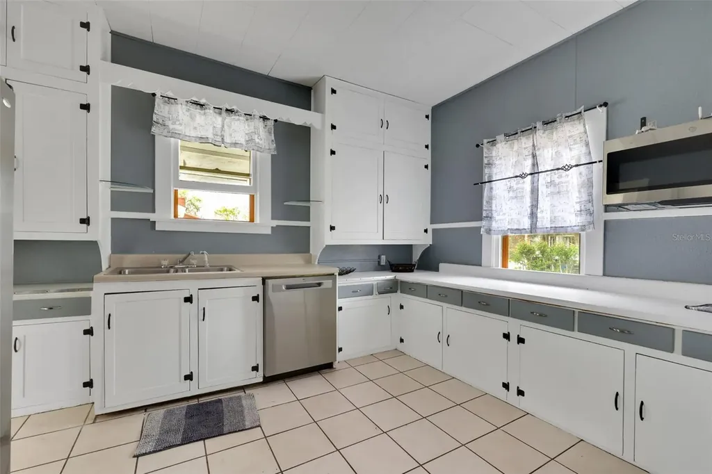 742 Hibiscus Avenue Lake Wales FL 33853