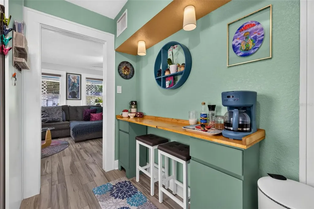 2042 14th Street S St Petersburg FL 33705