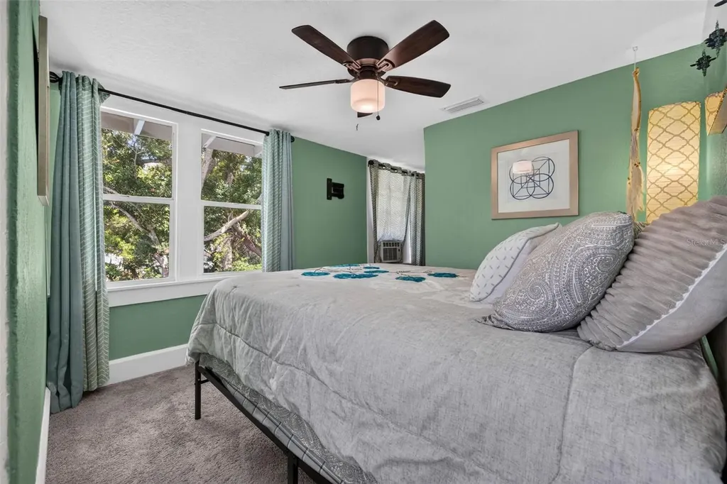 2042 14th Street S St Petersburg FL 33705