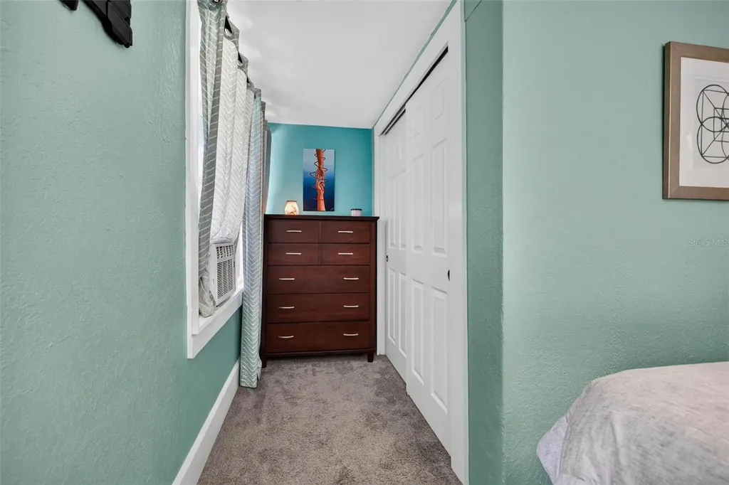 2042 14th Street S St Petersburg FL 33705