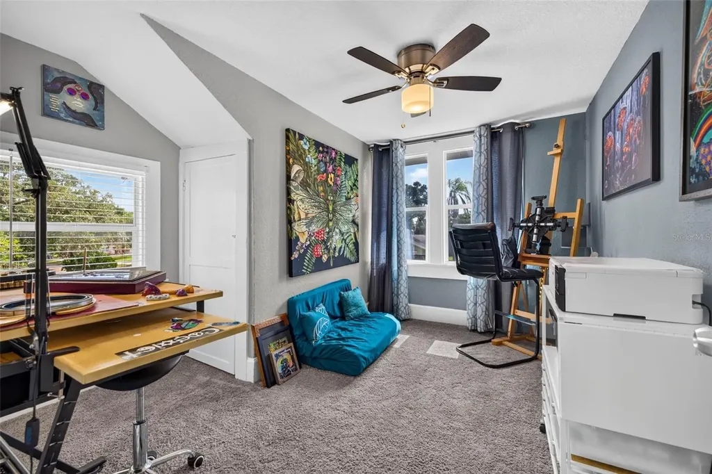 2042 14th Street S St Petersburg FL 33705