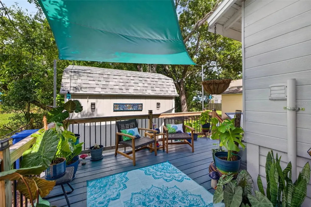 2042 14th Street S St Petersburg FL 33705