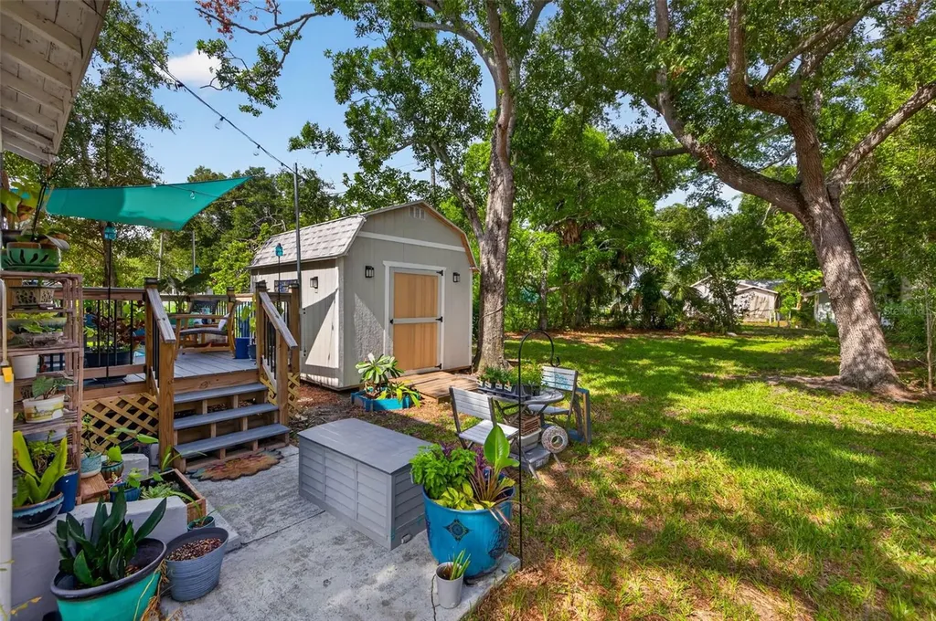 2042 14th Street S St Petersburg FL 33705