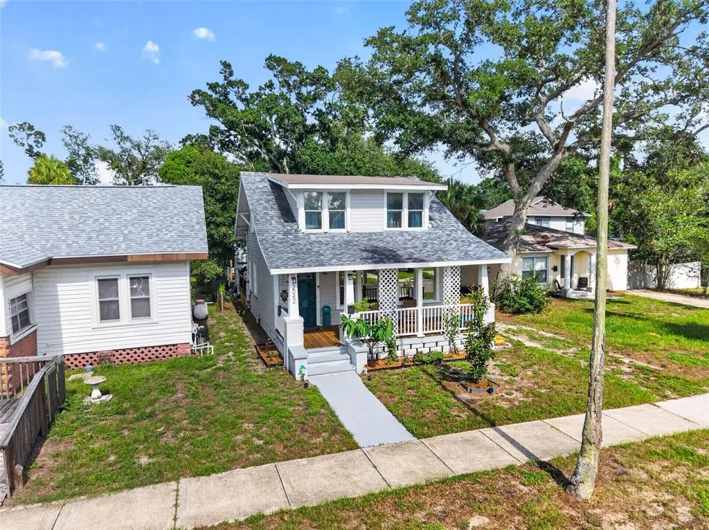 2042 14th Street S St Petersburg FL 33705