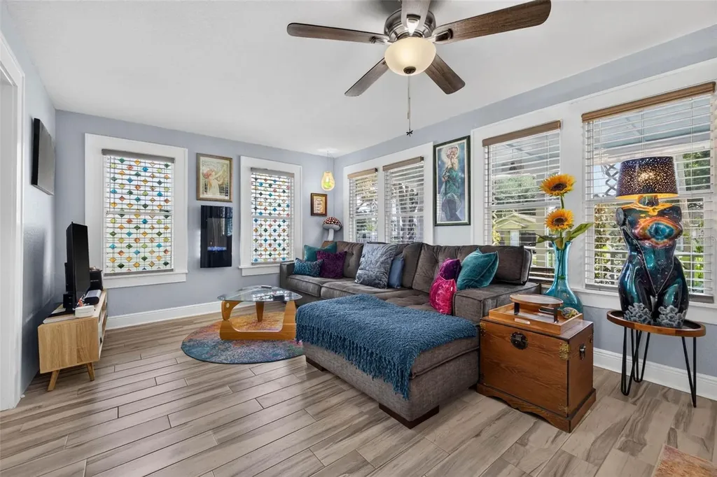 2042 14th Street S St Petersburg FL 33705