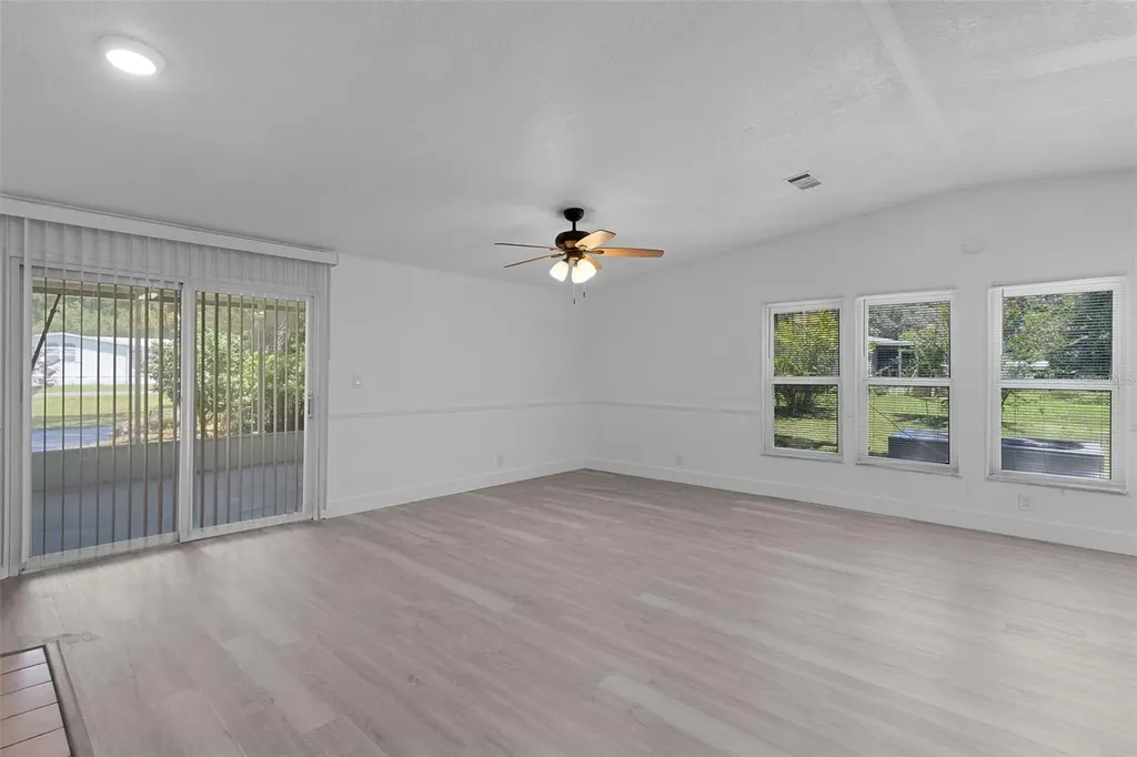 27817 W Pelican Isle Drive Leesburg FL 34748