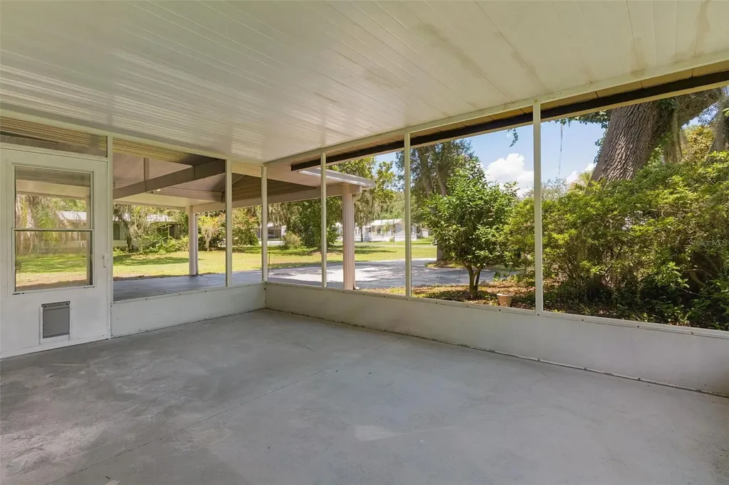 27817 W Pelican Isle Drive Leesburg FL 34748