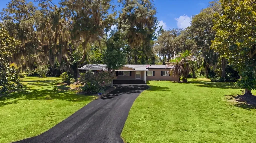 27817 W Pelican Isle Drive Leesburg FL 34748