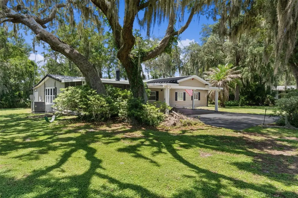 27817 W Pelican Isle Drive Leesburg FL 34748
