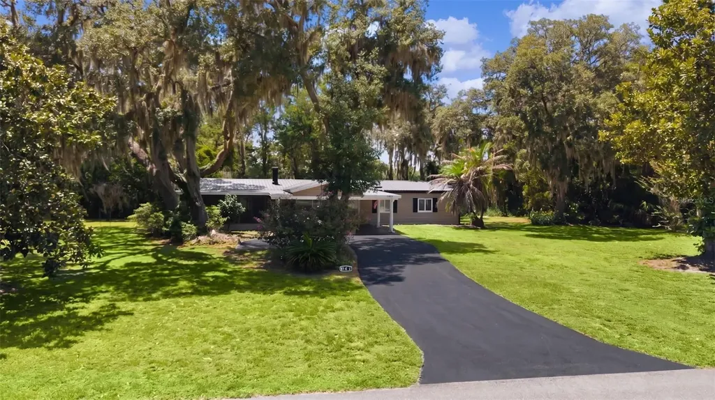 27817 W Pelican Isle Drive Leesburg FL 34748