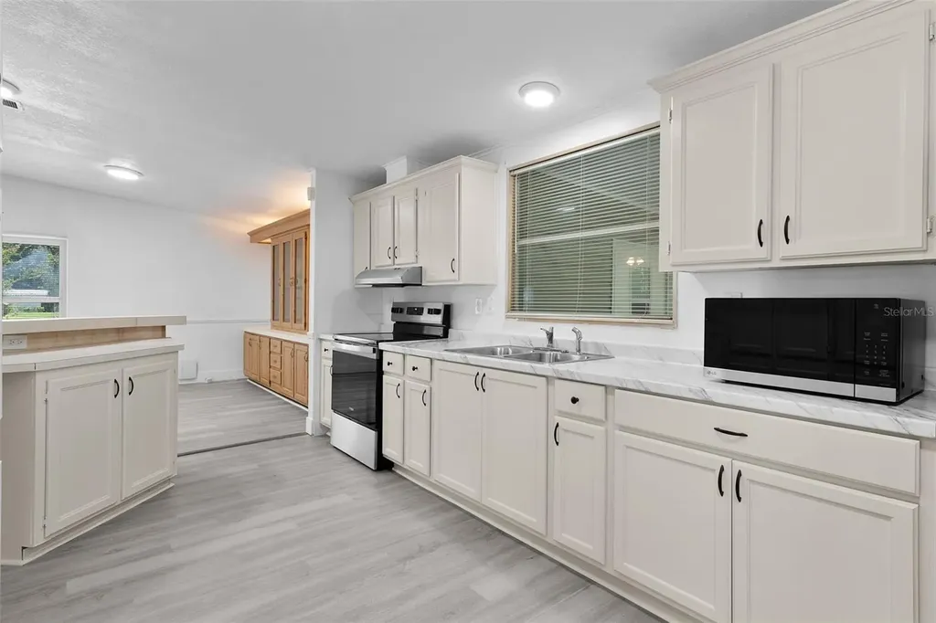 27817 W Pelican Isle Drive Leesburg FL 34748