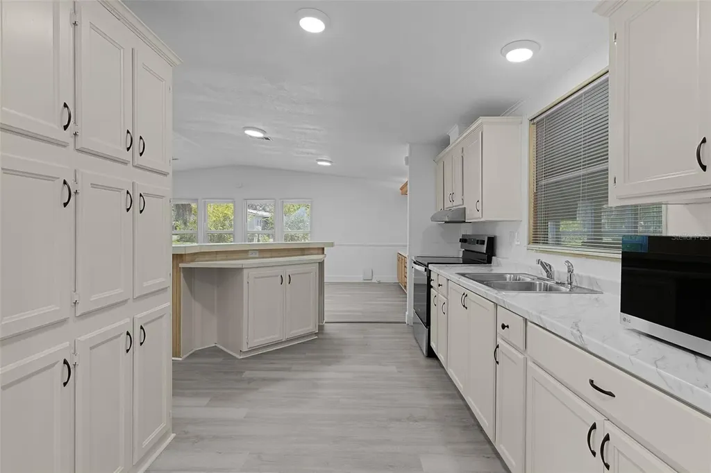 27817 W Pelican Isle Drive Leesburg FL 34748