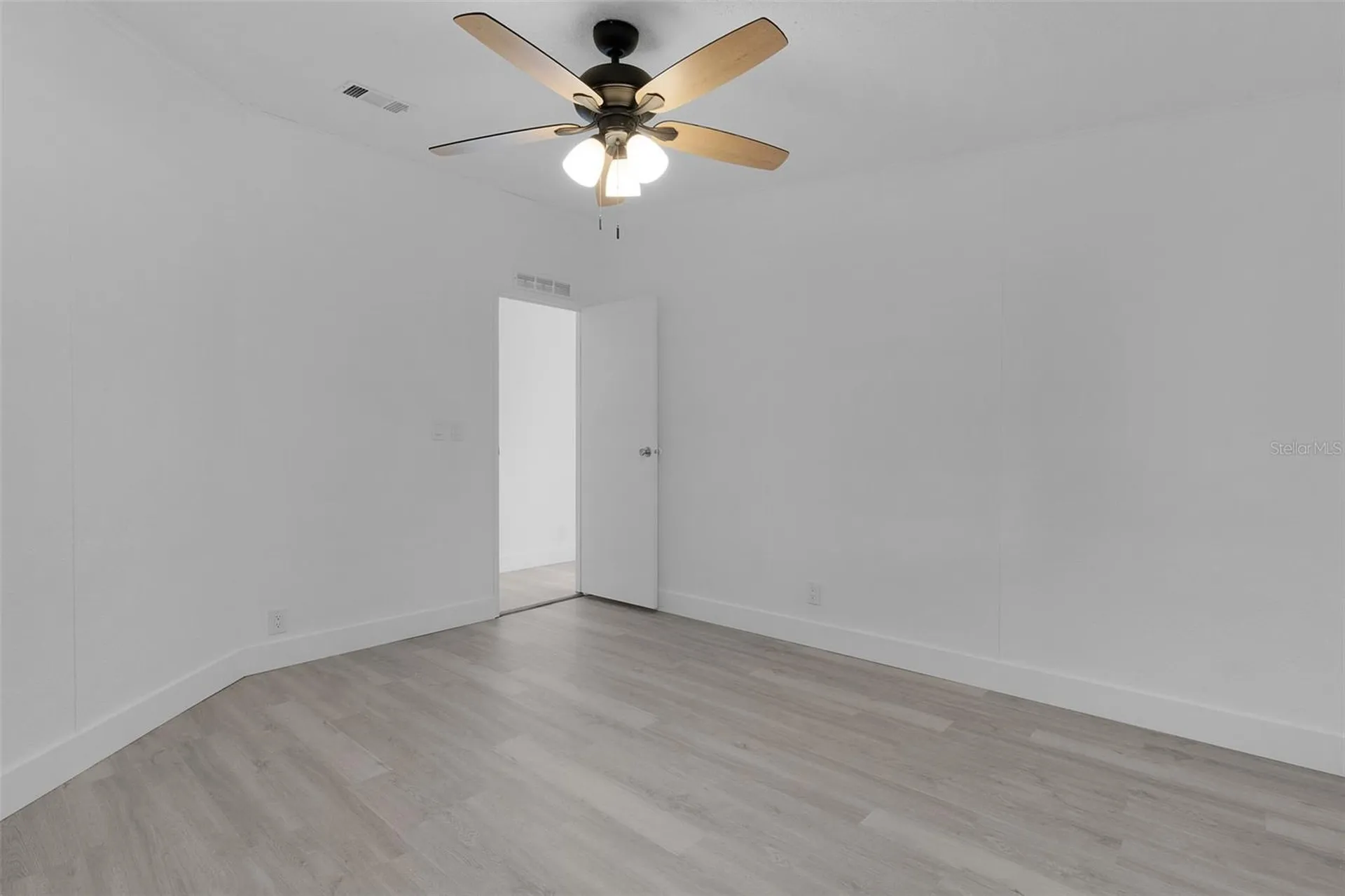27817 W Pelican Isle Drive Leesburg FL 34748