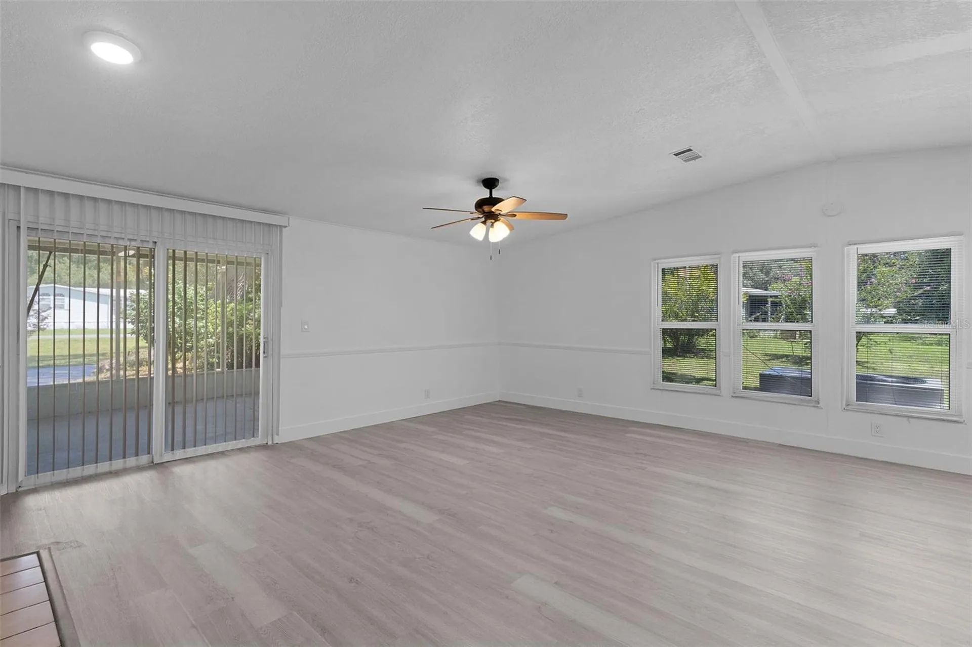 27817 W Pelican Isle Drive Leesburg FL 34748