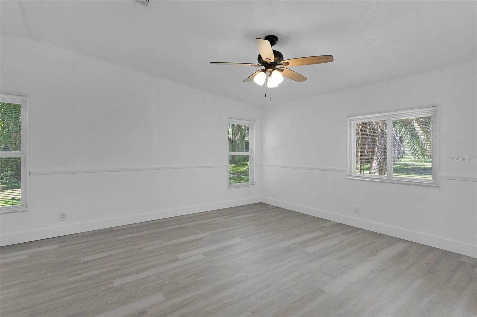 27817 W Pelican Isle Drive Leesburg FL 34748