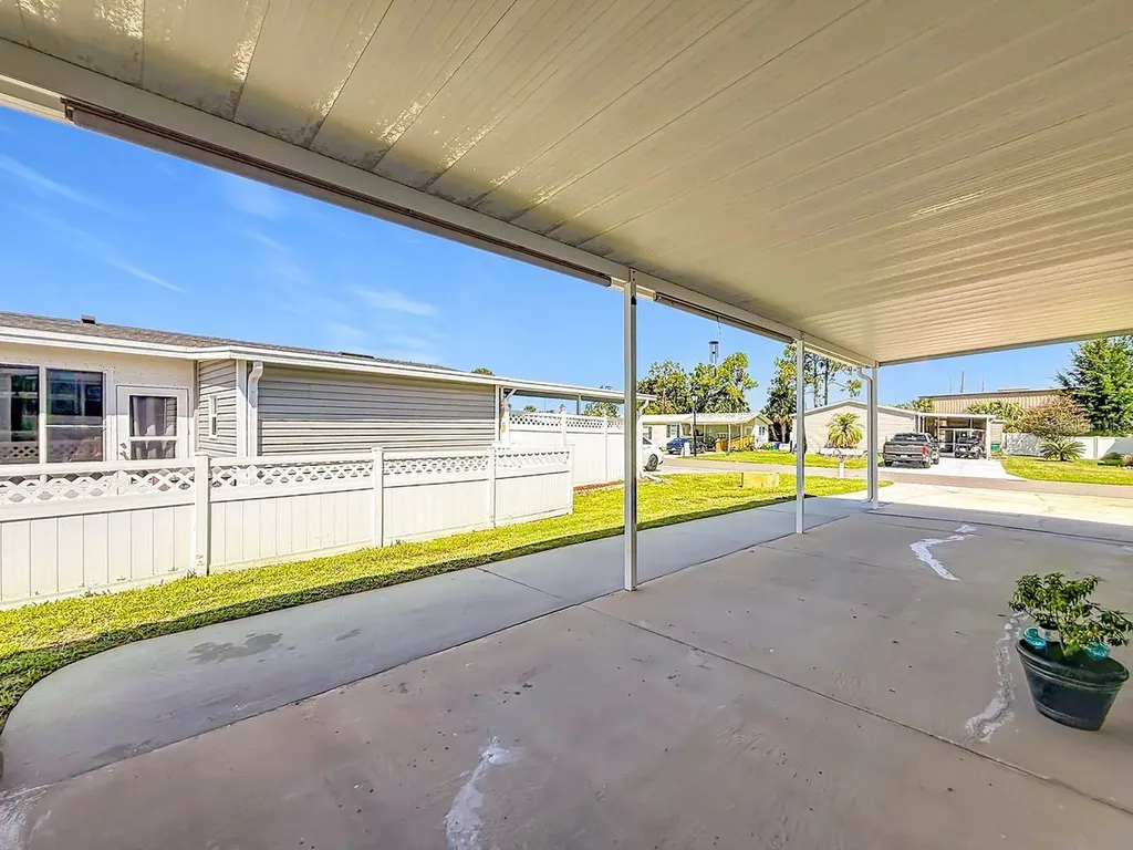 1660 Elkhart Circle Tavares FL 32778