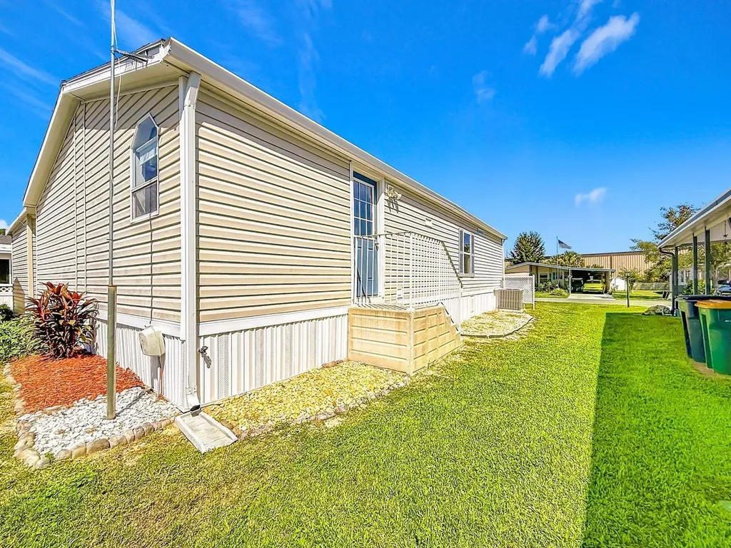 1660 Elkhart Circle Tavares FL 32778