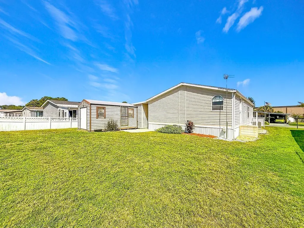 1660 Elkhart Circle Tavares FL 32778