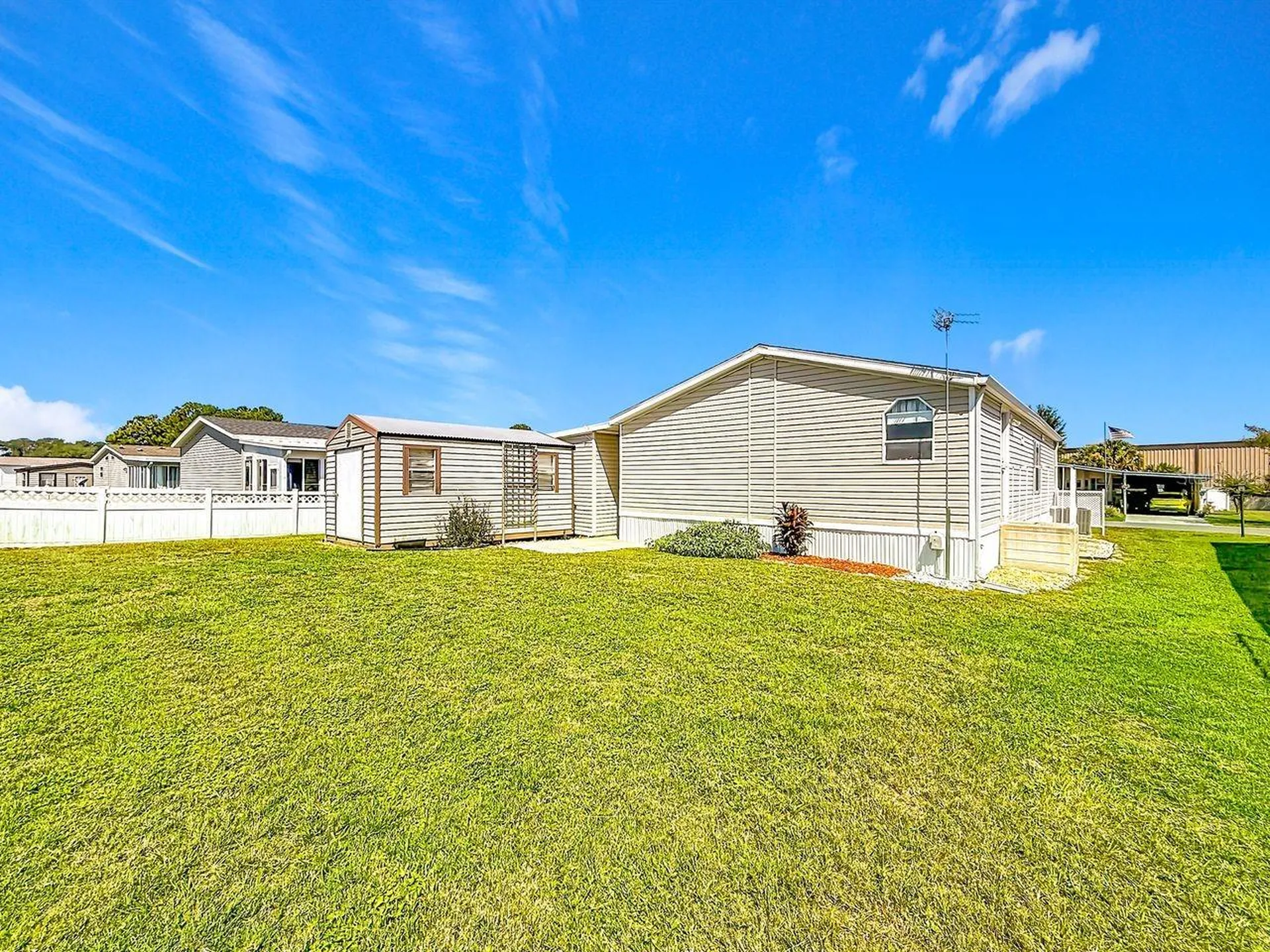 1660 Elkhart Circle Tavares FL 32778