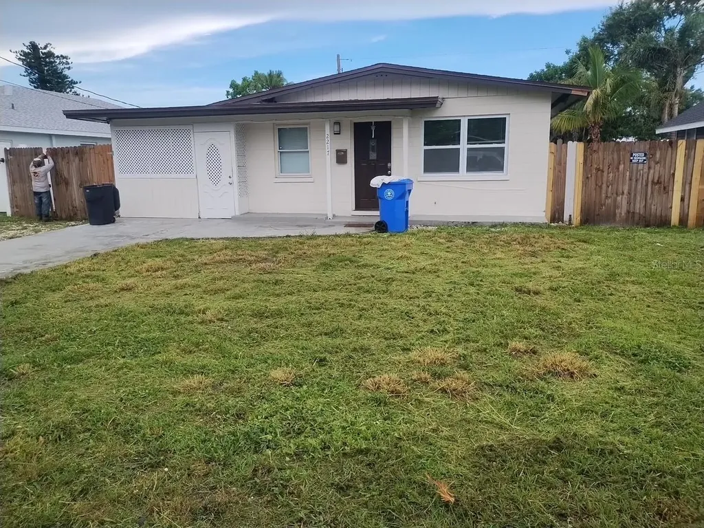 2217 20th Avenue W Bradenton FL 34205