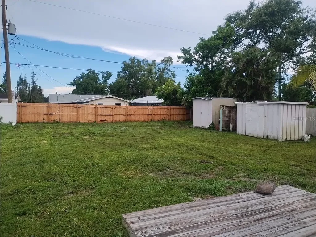 2217 20th Avenue W Bradenton FL 34205