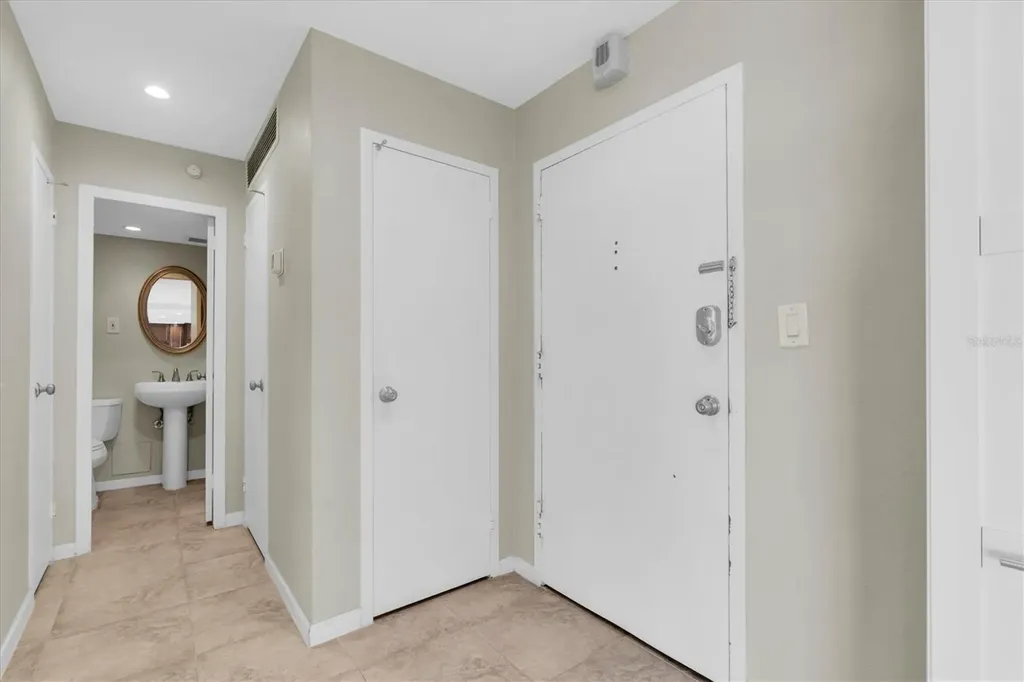 7200 Sunshine Skyway Ln S St Petersburg FL 33711