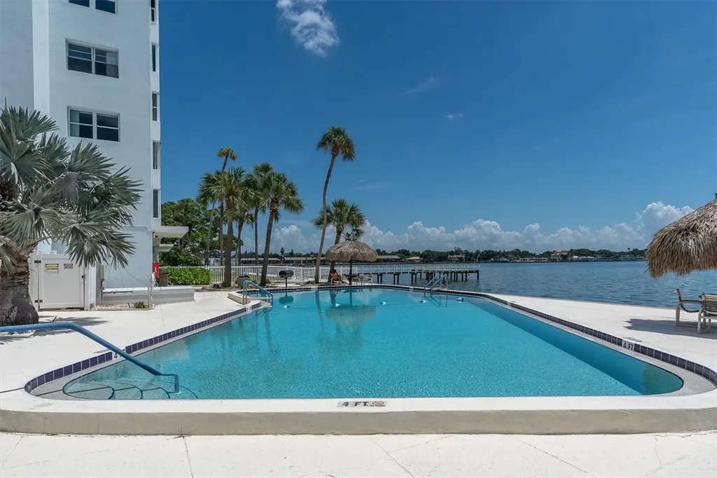 7200 Sunshine Skyway Ln S St Petersburg FL 33711