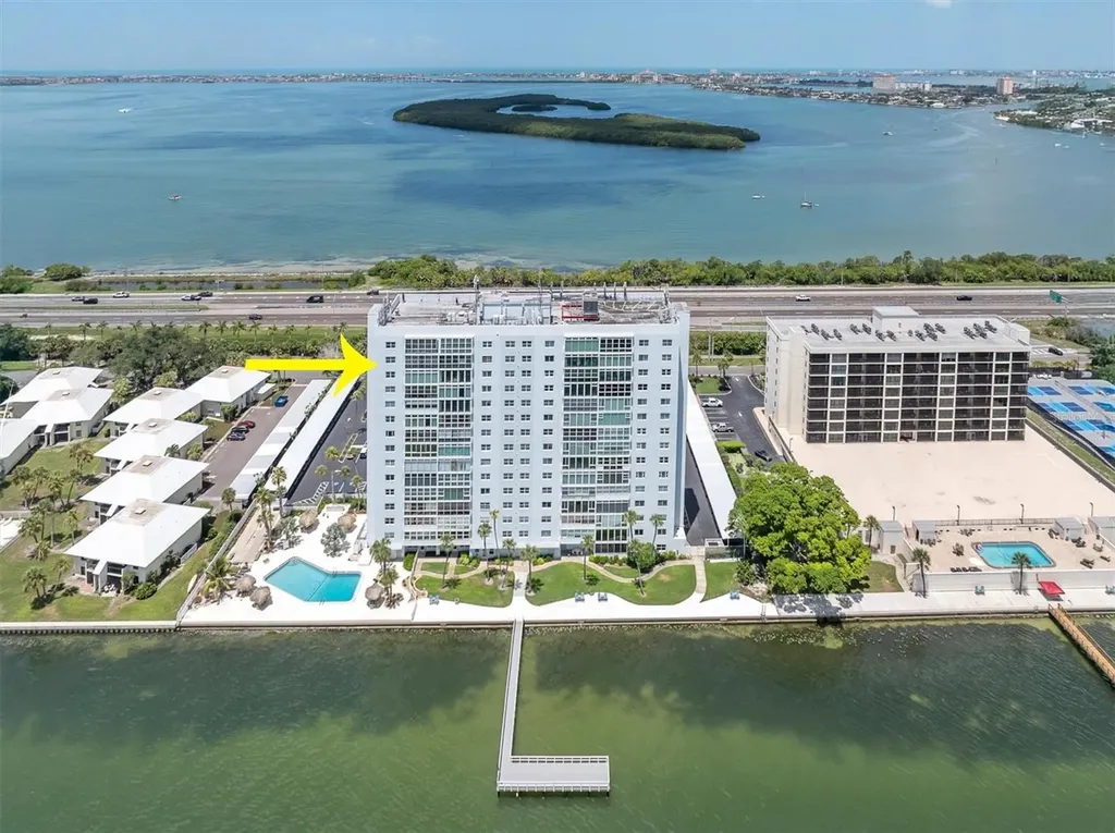 7200 Sunshine Skyway Ln S St Petersburg FL 33711