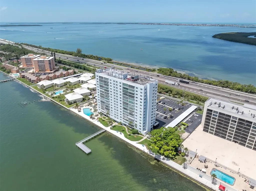 7200 Sunshine Skyway Ln S St Petersburg FL 33711
