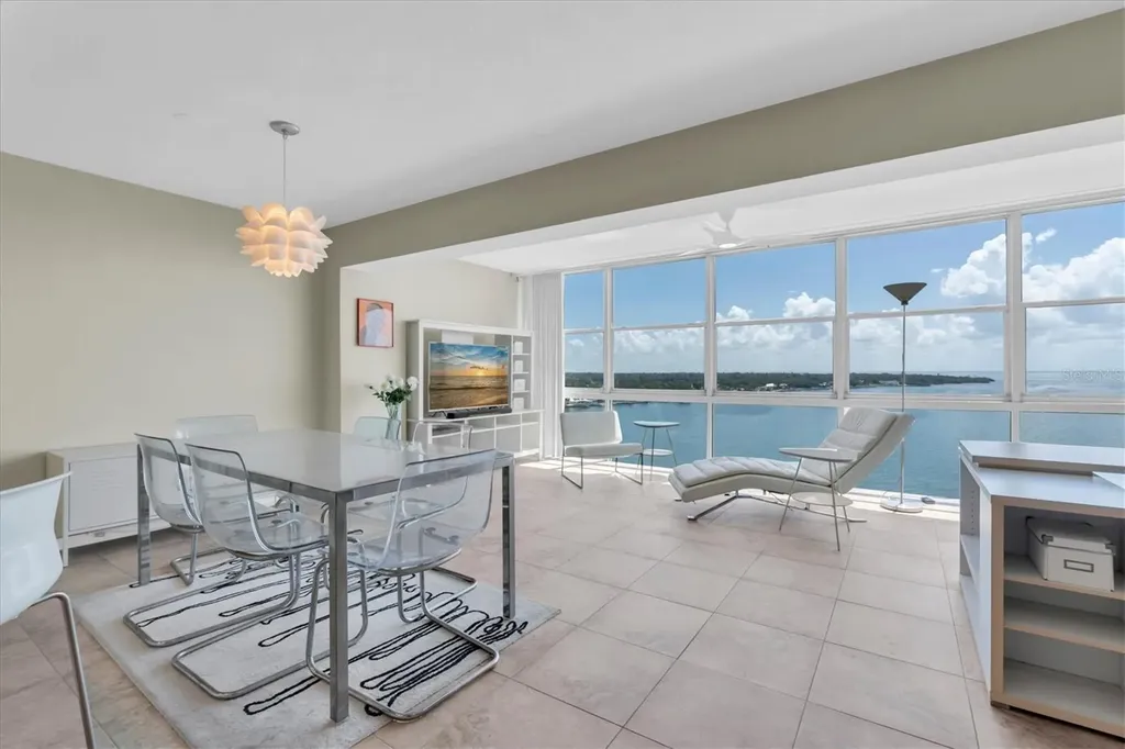 7200 Sunshine Skyway Ln S St Petersburg FL 33711