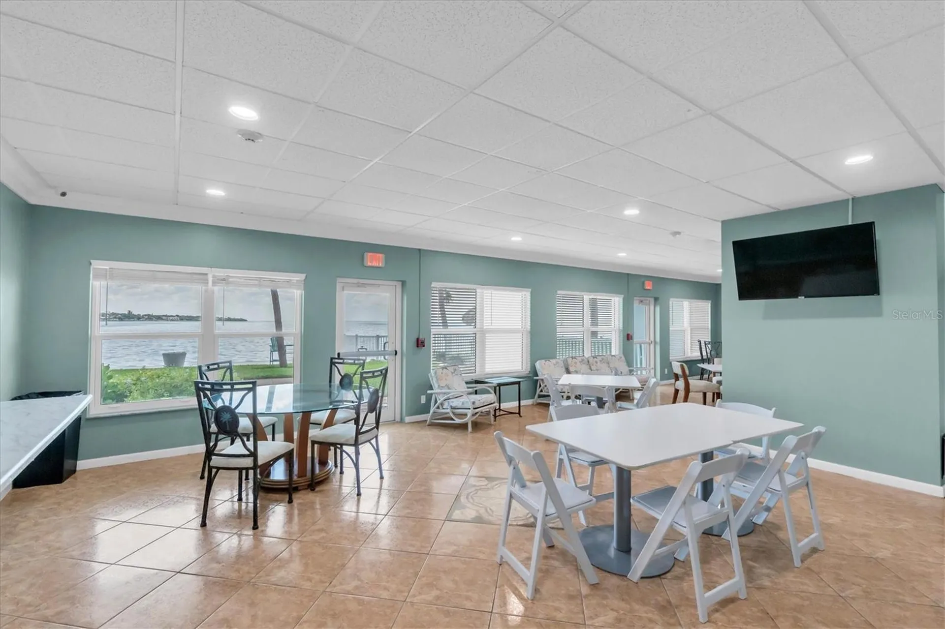 7200 Sunshine Skyway Ln S St Petersburg FL 33711