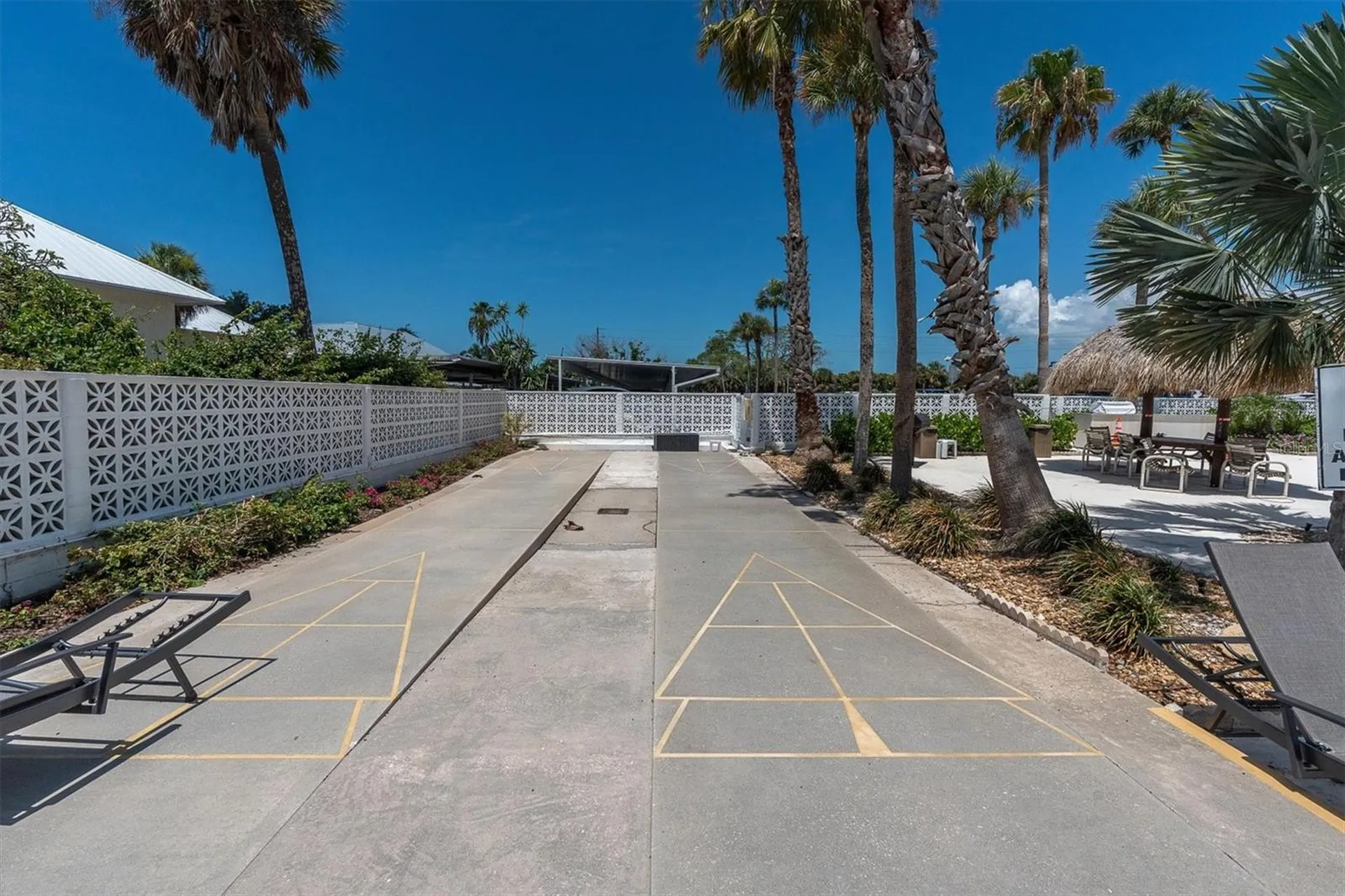 7200 Sunshine Skyway Ln S St Petersburg FL 33711