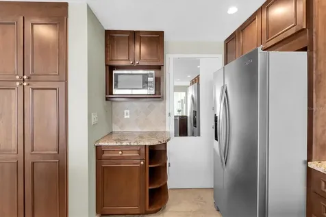 7200 Sunshine Skyway Ln S St Petersburg FL 33711